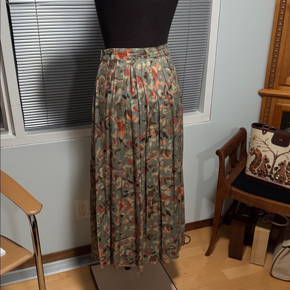 Lovely Vintage Midi Skirt in Dusty Olive Green and Orange - Picture 5 of 8